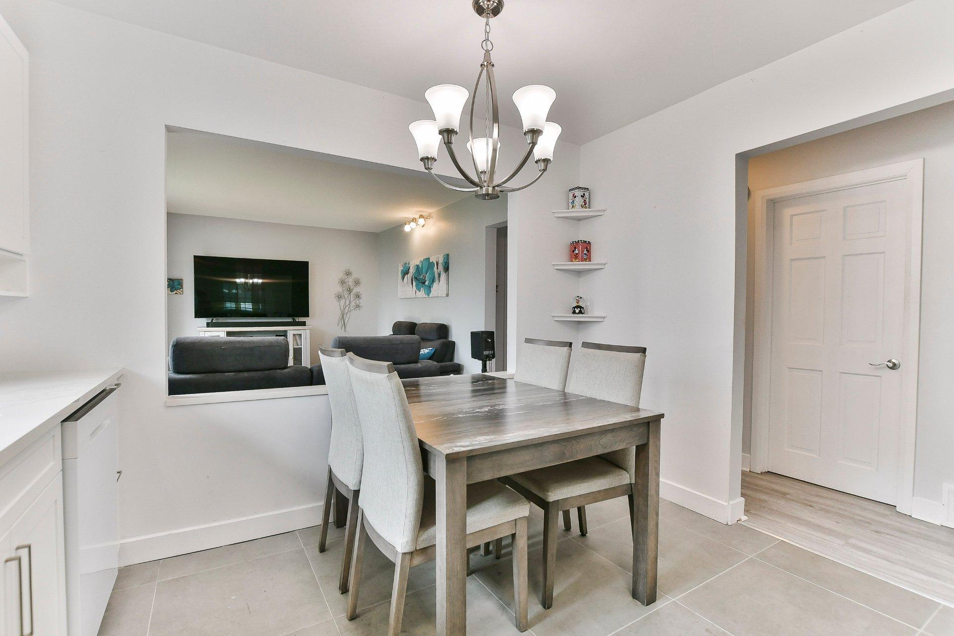 









8835


Av. Gravel

,
Laval (Saint-François),




QC
H7A1P2

