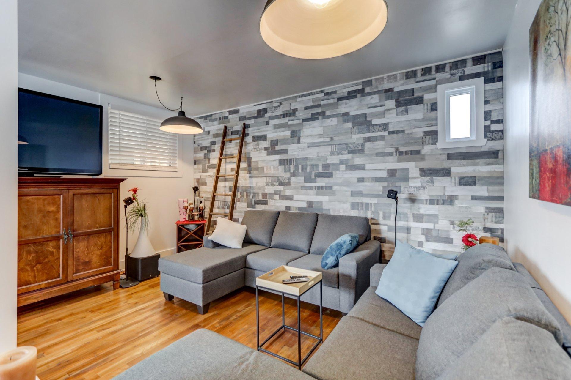









562


Rue Fournier

,
Saint-Jérôme,




QC
J7Z4V6

