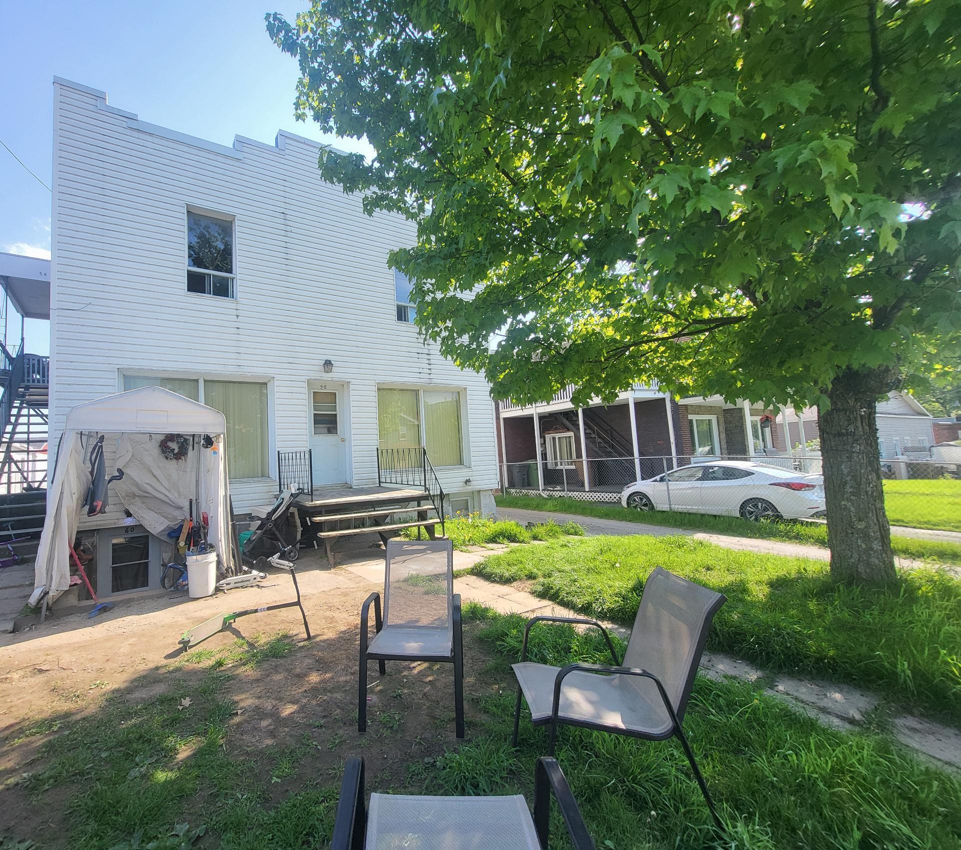 









56

 - 60


Rue Daniel-Johnson

,
Danville,




QC
J0A1A0

