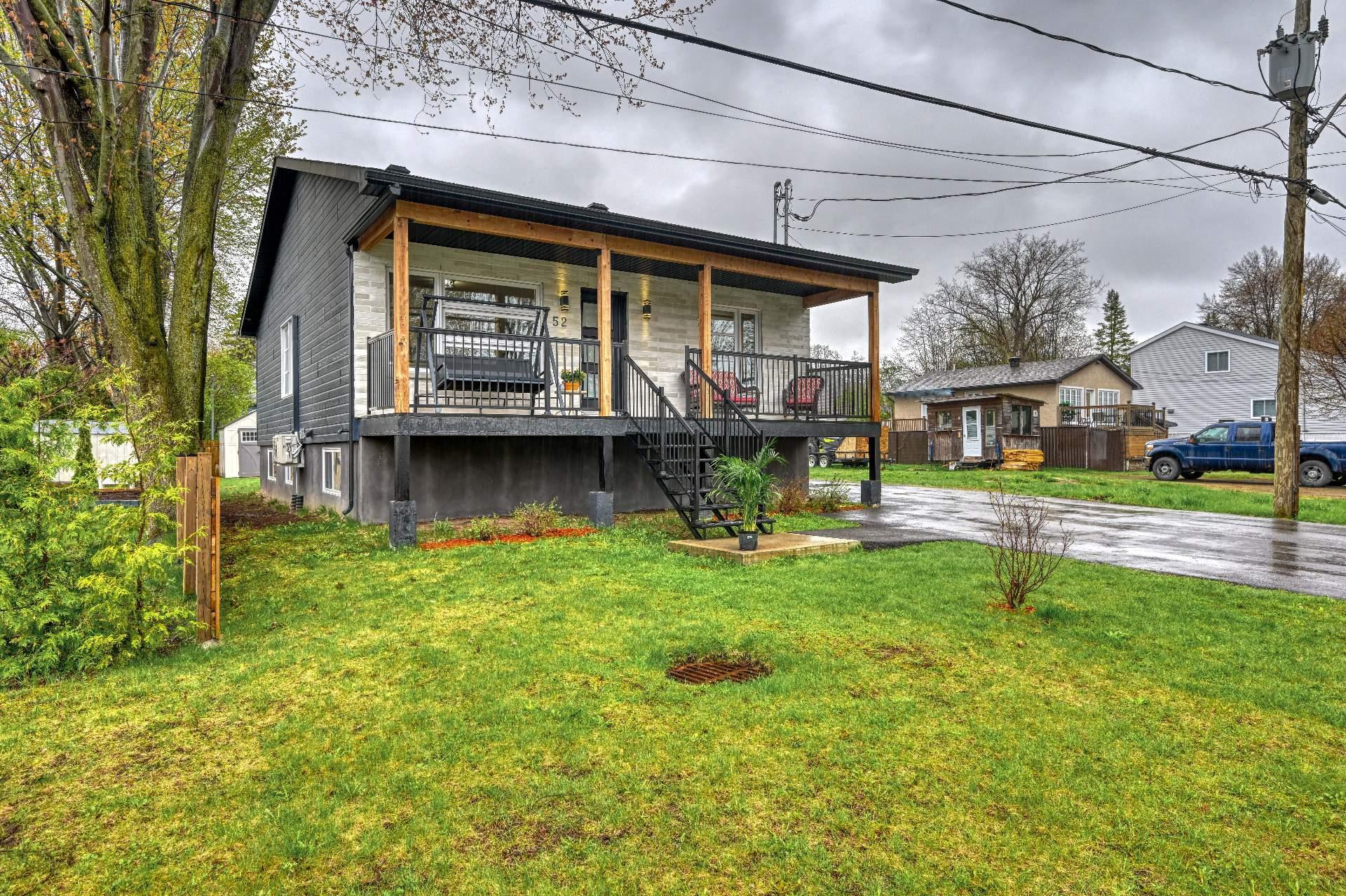 









52Z

 - 52AZ


31e Avenue

,
Sainte-Marthe-sur-le-Lac,




QC
J0N1P0

