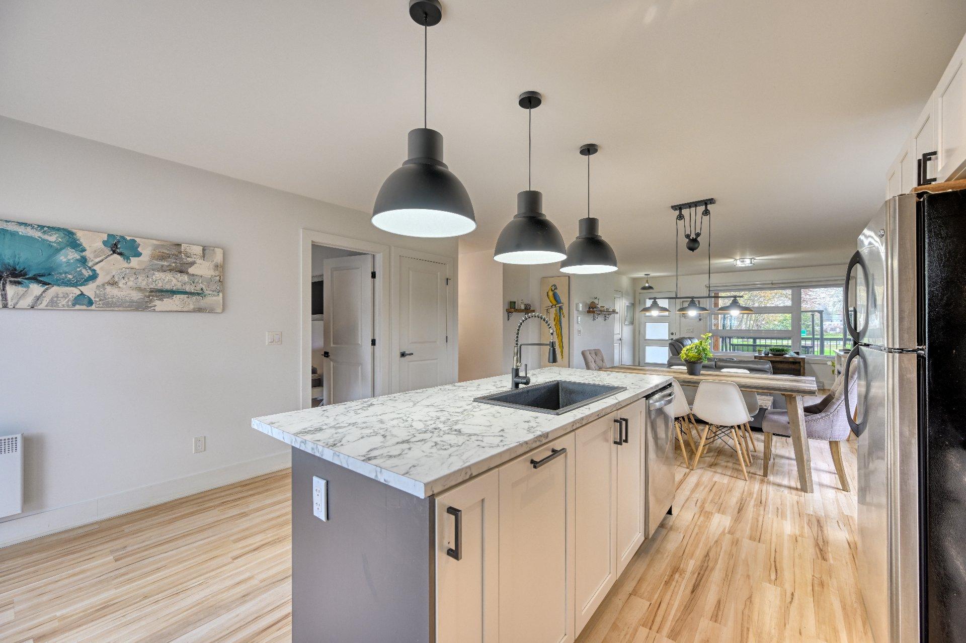 









52Z

 - 52AZ


31e Avenue

,
Sainte-Marthe-sur-le-Lac,




QC
J0N1P0

