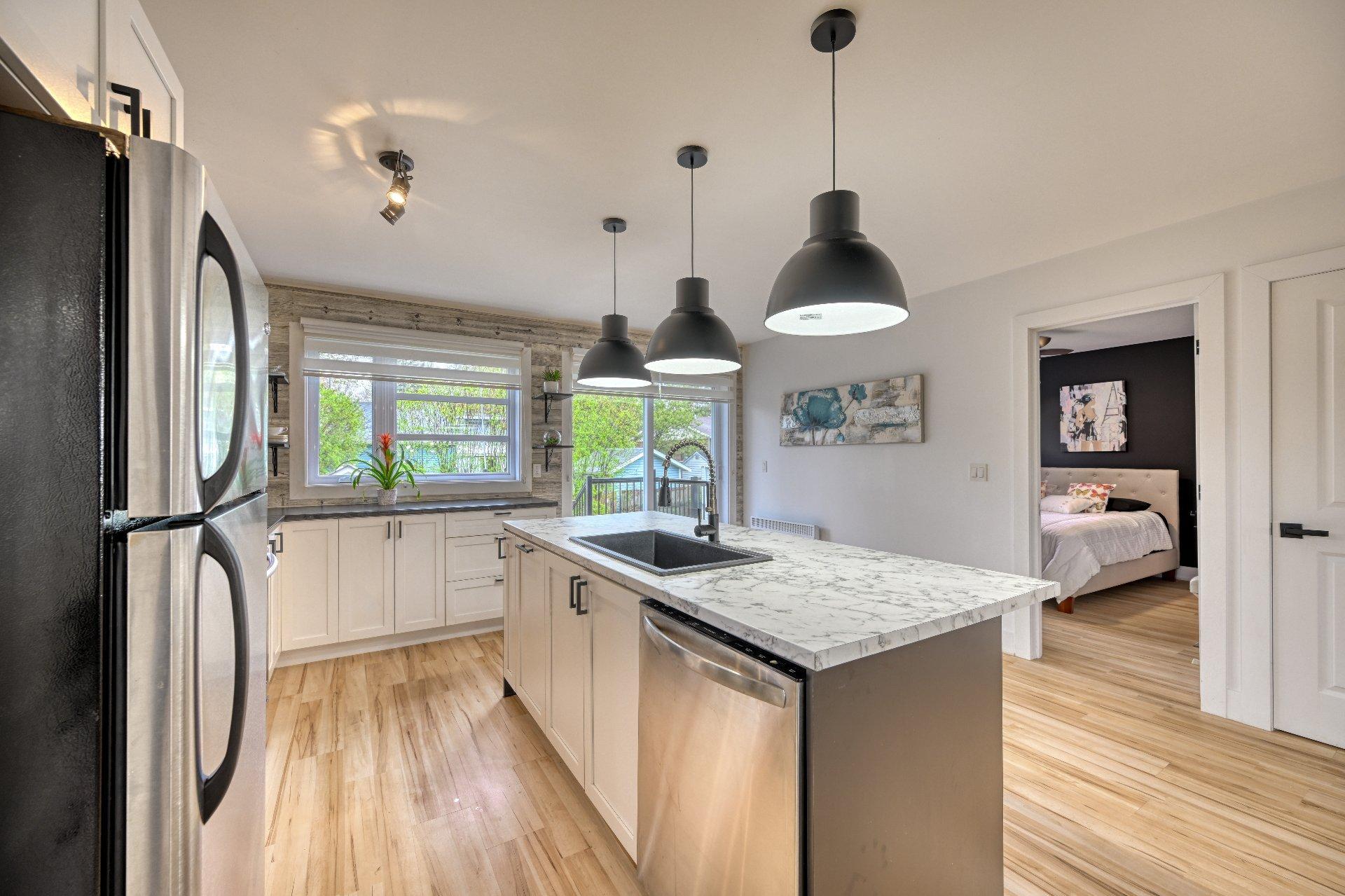 









52Z

 - 52AZ


31e Avenue

,
Sainte-Marthe-sur-le-Lac,




QC
J0N1P0

