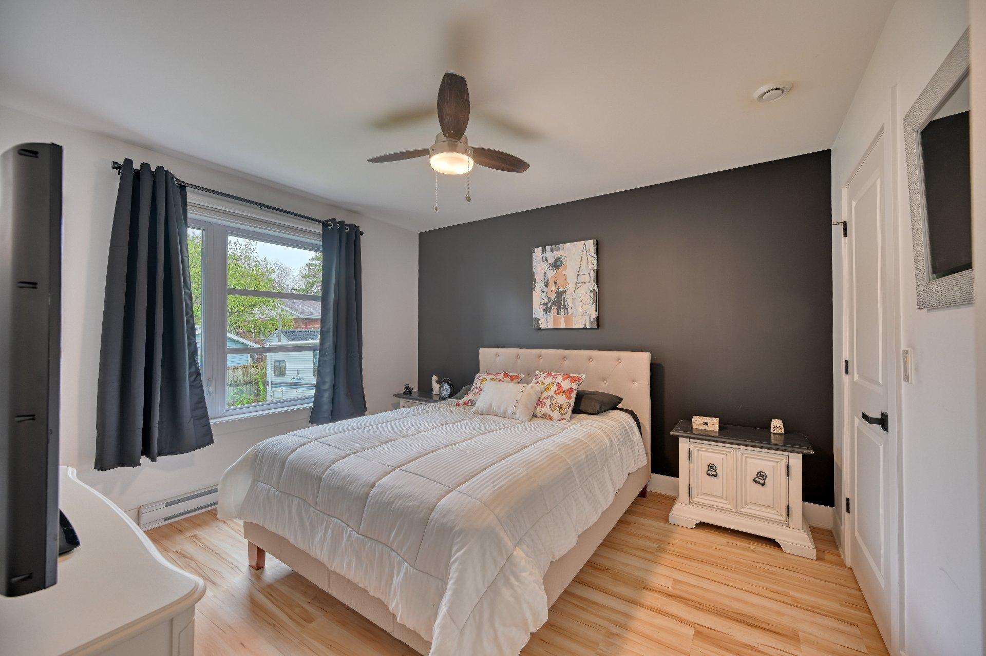 









52Z

 - 52AZ


31e Avenue

,
Sainte-Marthe-sur-le-Lac,




QC
J0N1P0

