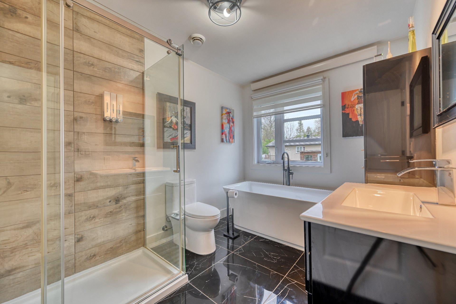 









52Z

 - 52AZ


31e Avenue

,
Sainte-Marthe-sur-le-Lac,




QC
J0N1P0

