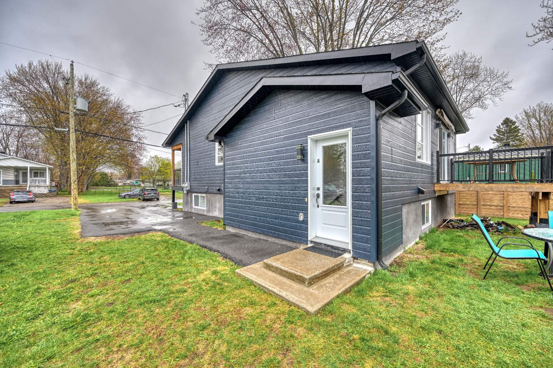 









52Z

 - 52AZ


31e Avenue

,
Sainte-Marthe-sur-le-Lac,




QC
J0N1P0


