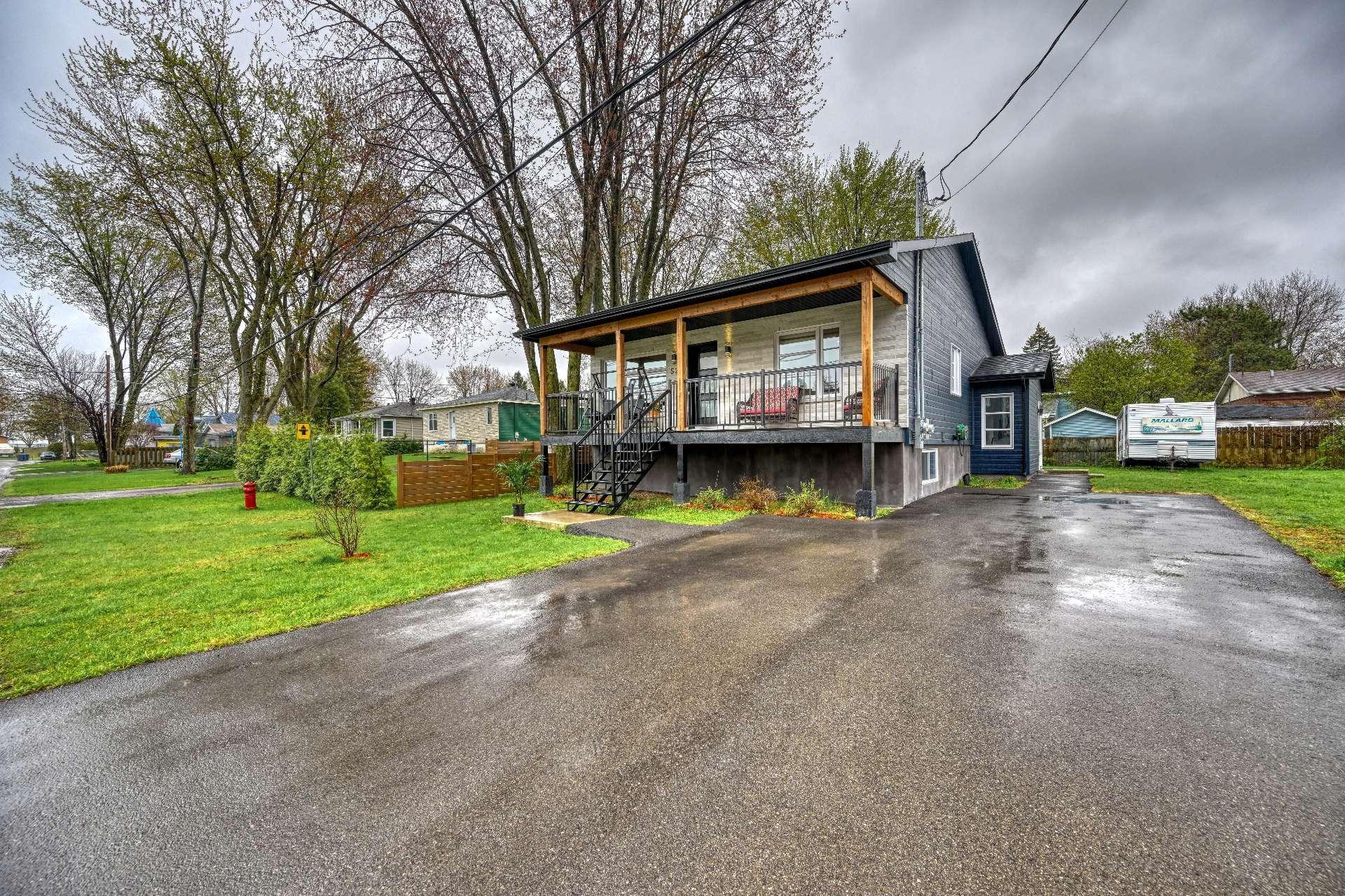 









52Z

 - 52AZ


31e Avenue

,
Sainte-Marthe-sur-le-Lac,




QC
J0N1P0


