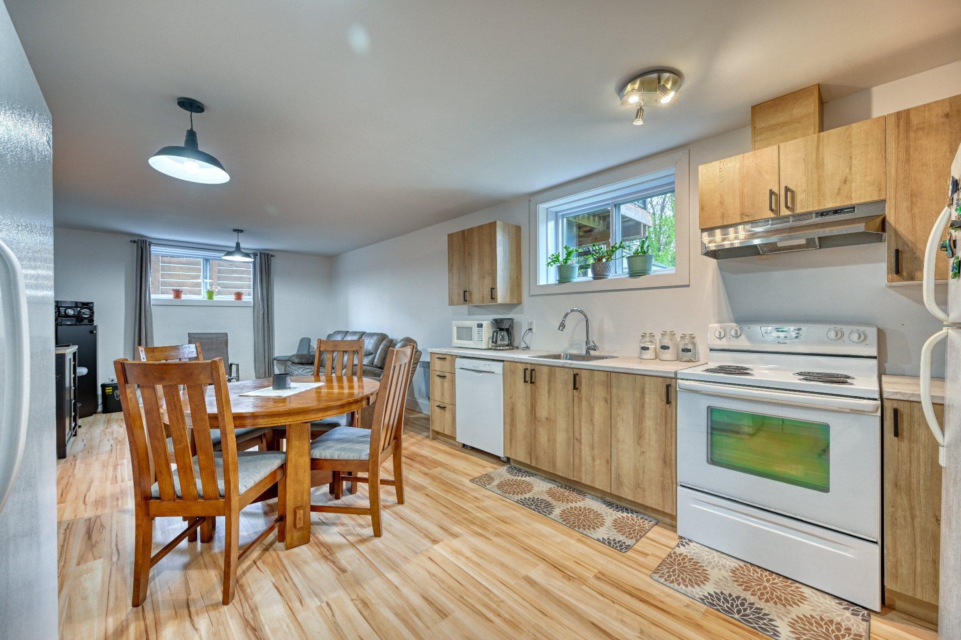 









52Z

 - 52AZ


31e Avenue

,
Sainte-Marthe-sur-le-Lac,




QC
J0N1P0

