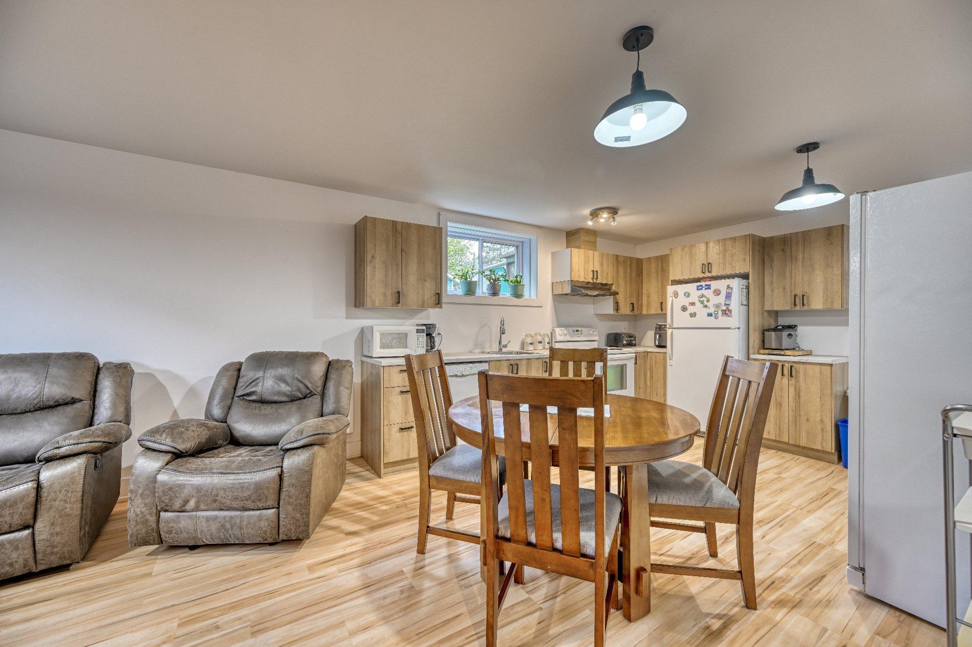 









52Z

 - 52AZ


31e Avenue

,
Sainte-Marthe-sur-le-Lac,




QC
J0N1P0

