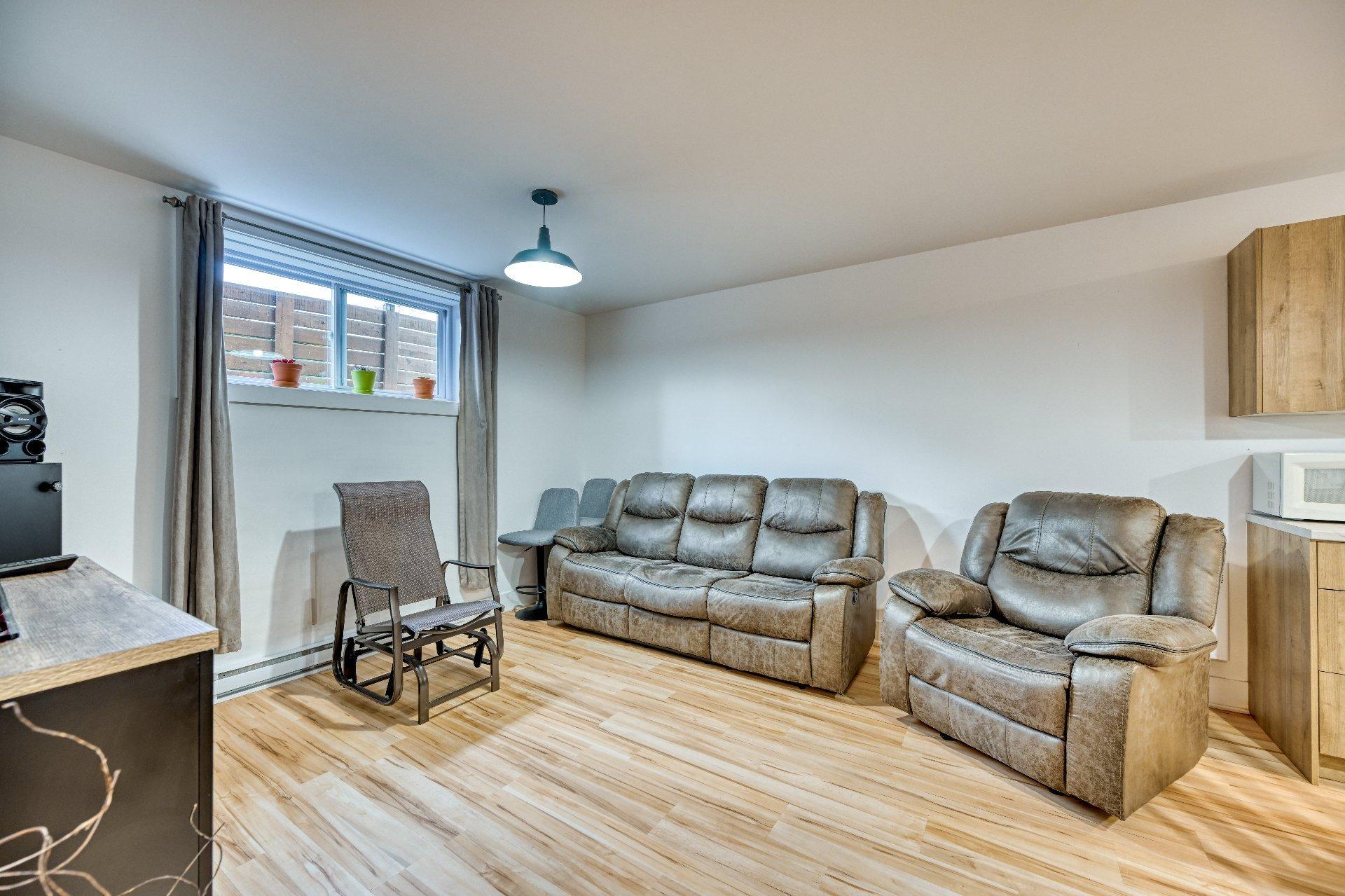 









52Z

 - 52AZ


31e Avenue

,
Sainte-Marthe-sur-le-Lac,




QC
J0N1P0

