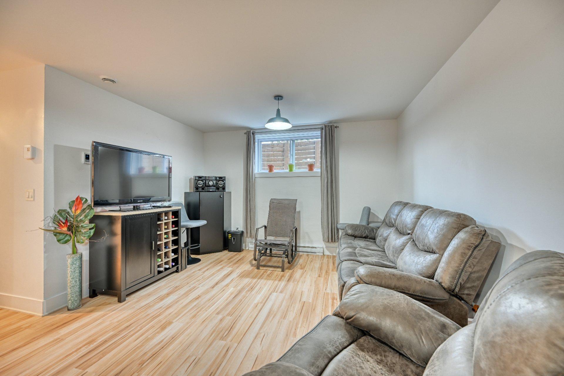 









52Z

 - 52AZ


31e Avenue

,
Sainte-Marthe-sur-le-Lac,




QC
J0N1P0

