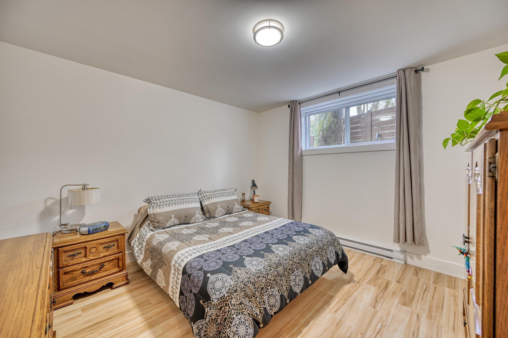 









52Z

 - 52AZ


31e Avenue

,
Sainte-Marthe-sur-le-Lac,




QC
J0N1P0

