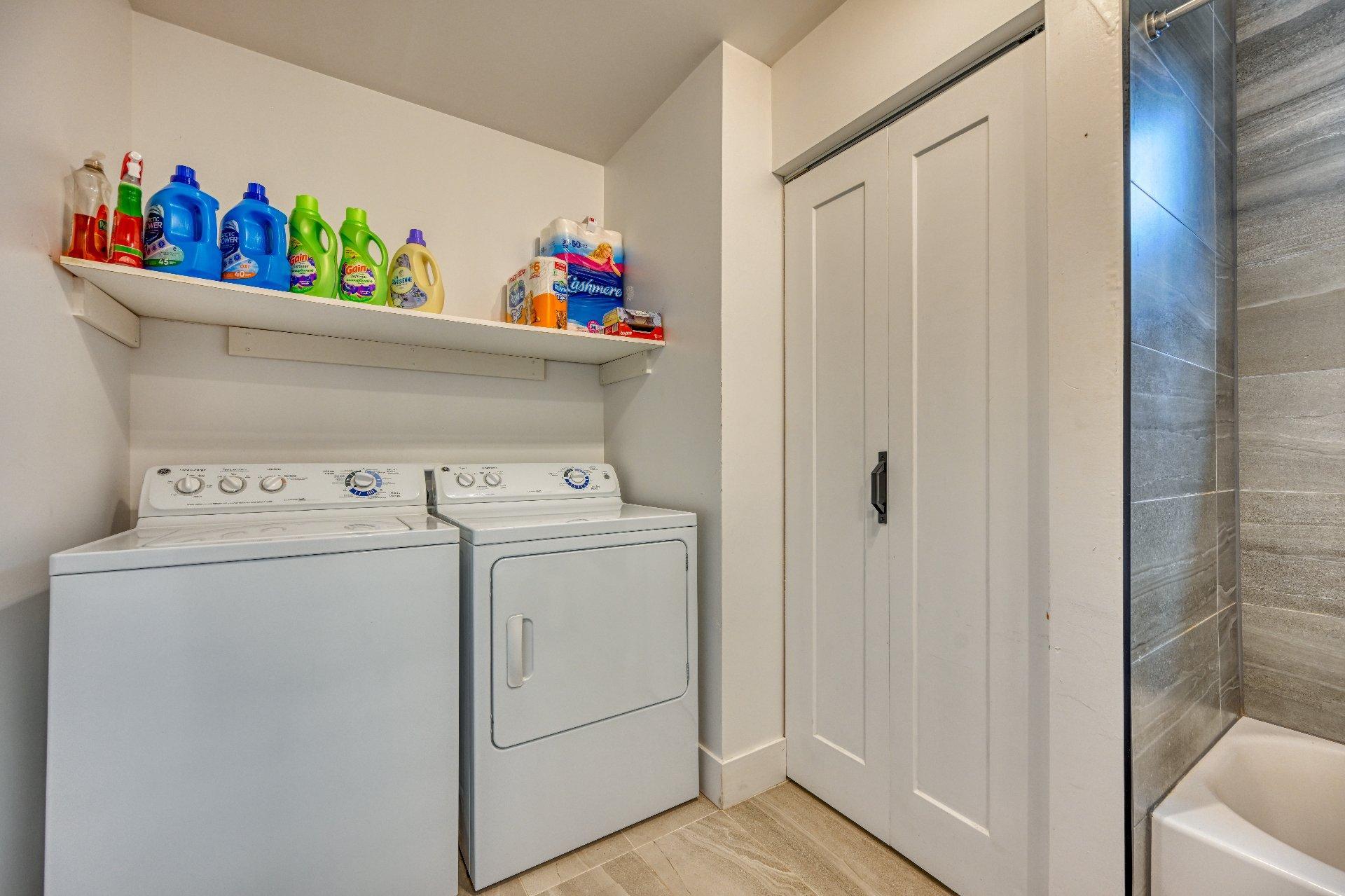 









52Z

 - 52AZ


31e Avenue

,
Sainte-Marthe-sur-le-Lac,




QC
J0N1P0

