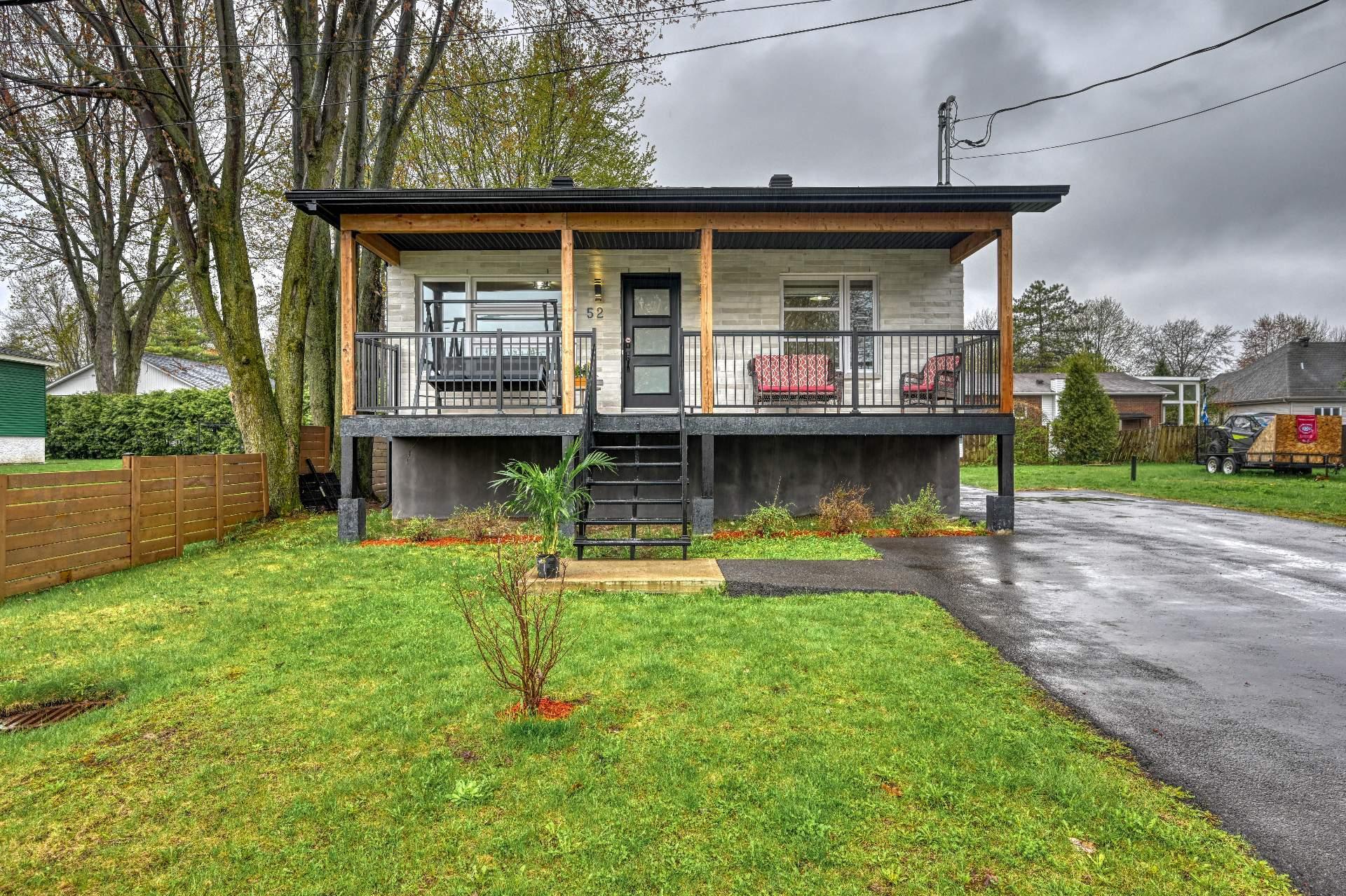 









52Z

 - 52AZ


31e Avenue

,
Sainte-Marthe-sur-le-Lac,




QC
J0N1P0

