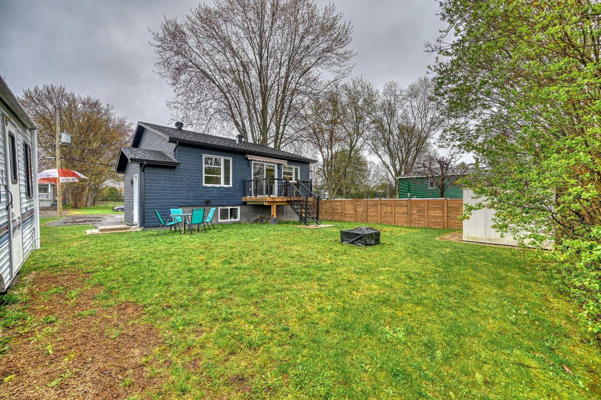 









52Z

 - 52AZ


31e Avenue

,
Sainte-Marthe-sur-le-Lac,




QC
J0N1P0

