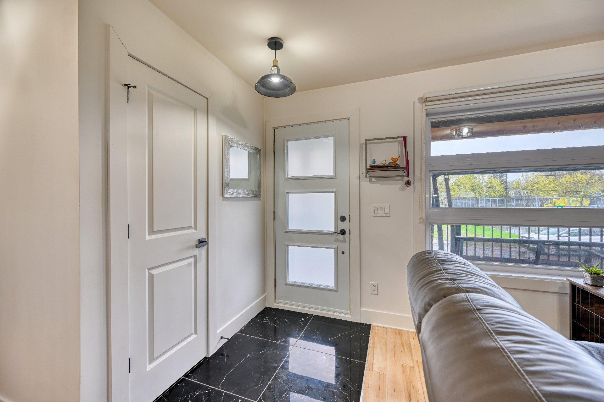 









52Z

 - 52AZ


31e Avenue

,
Sainte-Marthe-sur-le-Lac,




QC
J0N1P0

