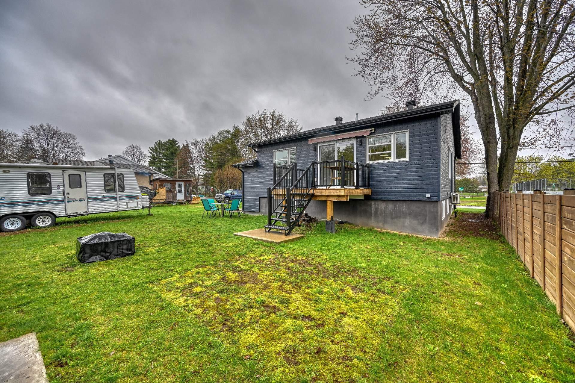 









52Z

 - 52AZ


31e Avenue

,
Sainte-Marthe-sur-le-Lac,




QC
J0N1P0


