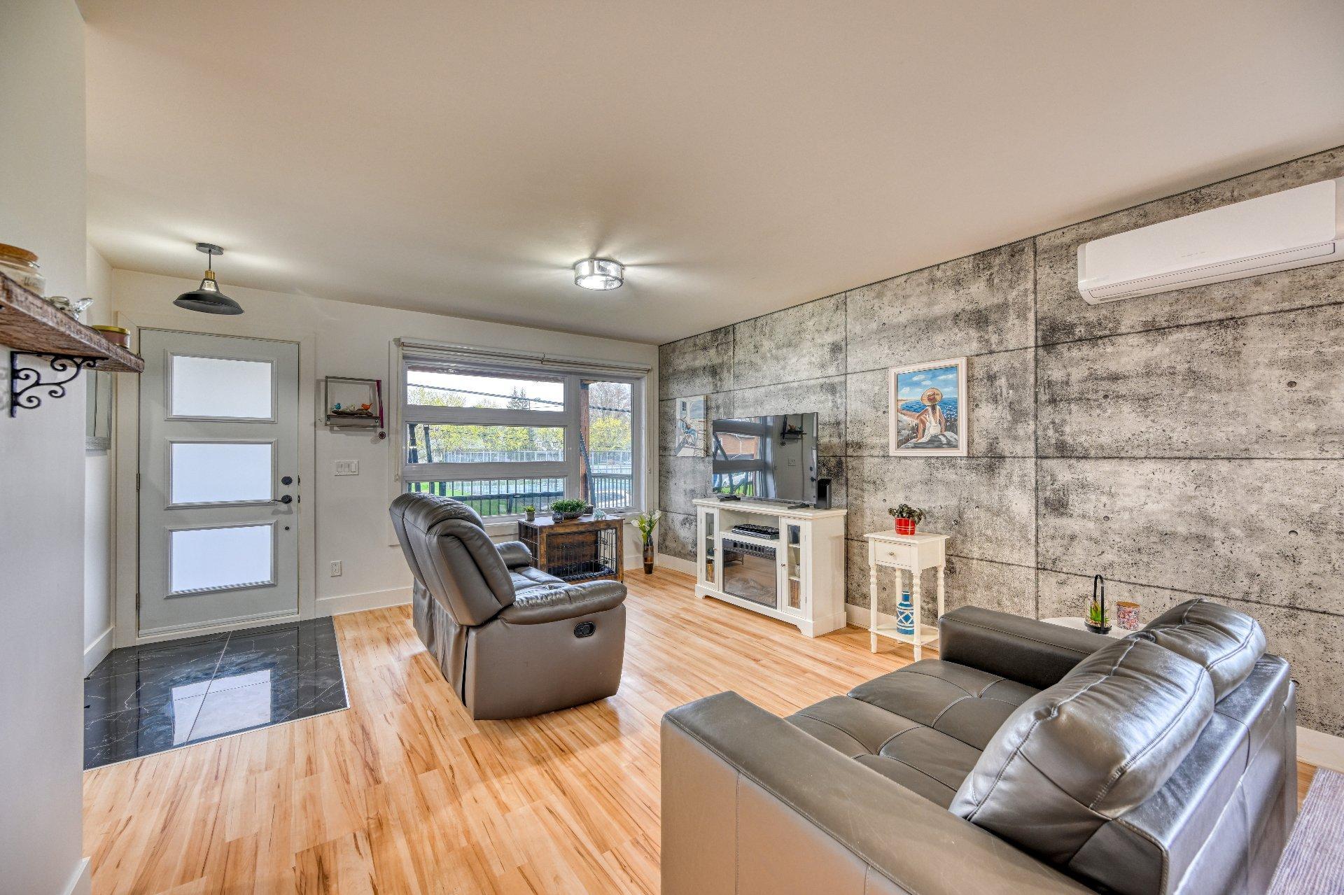 









52Z

 - 52AZ


31e Avenue

,
Sainte-Marthe-sur-le-Lac,




QC
J0N1P0

