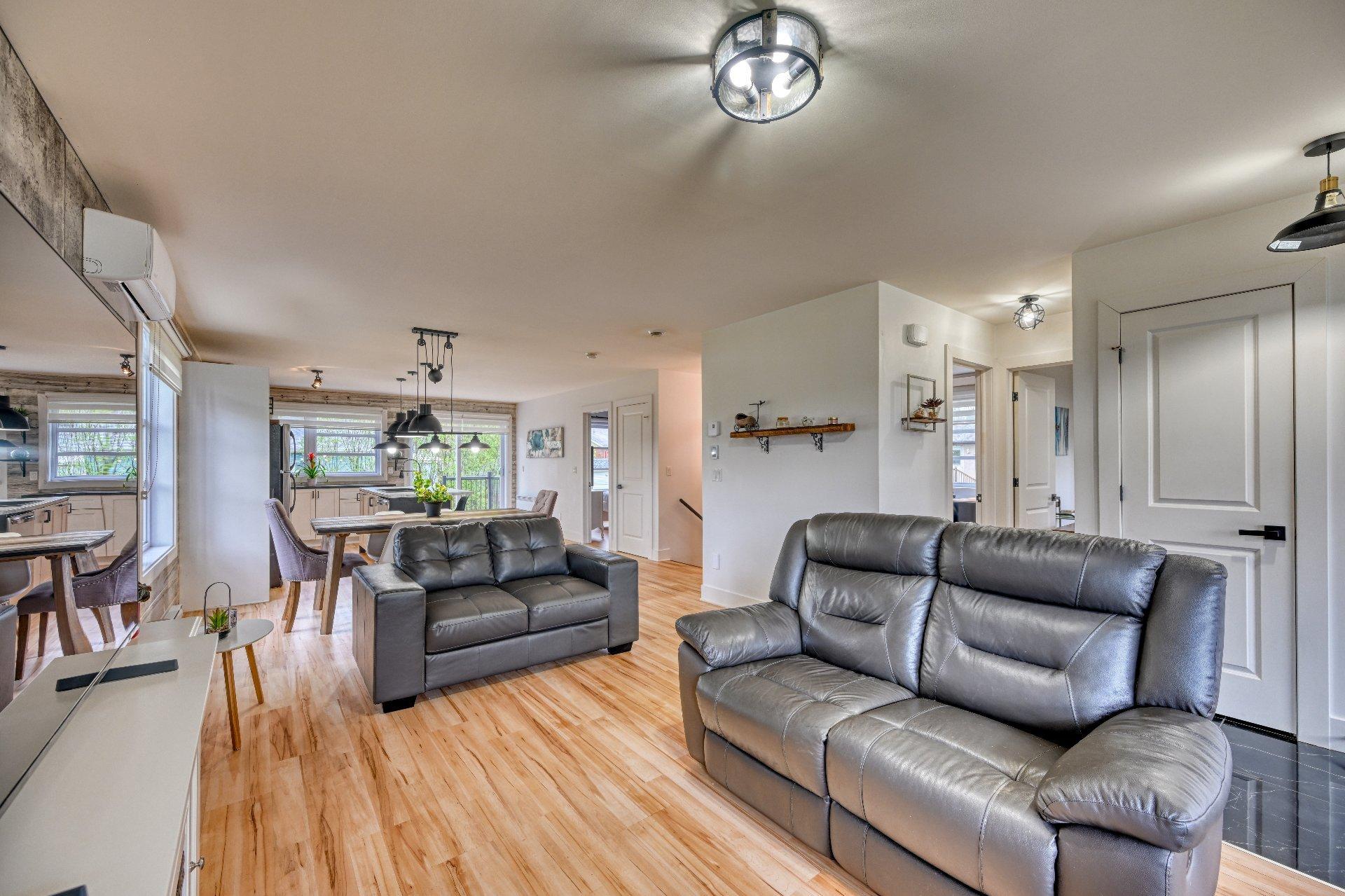 









52Z

 - 52AZ


31e Avenue

,
Sainte-Marthe-sur-le-Lac,




QC
J0N1P0

