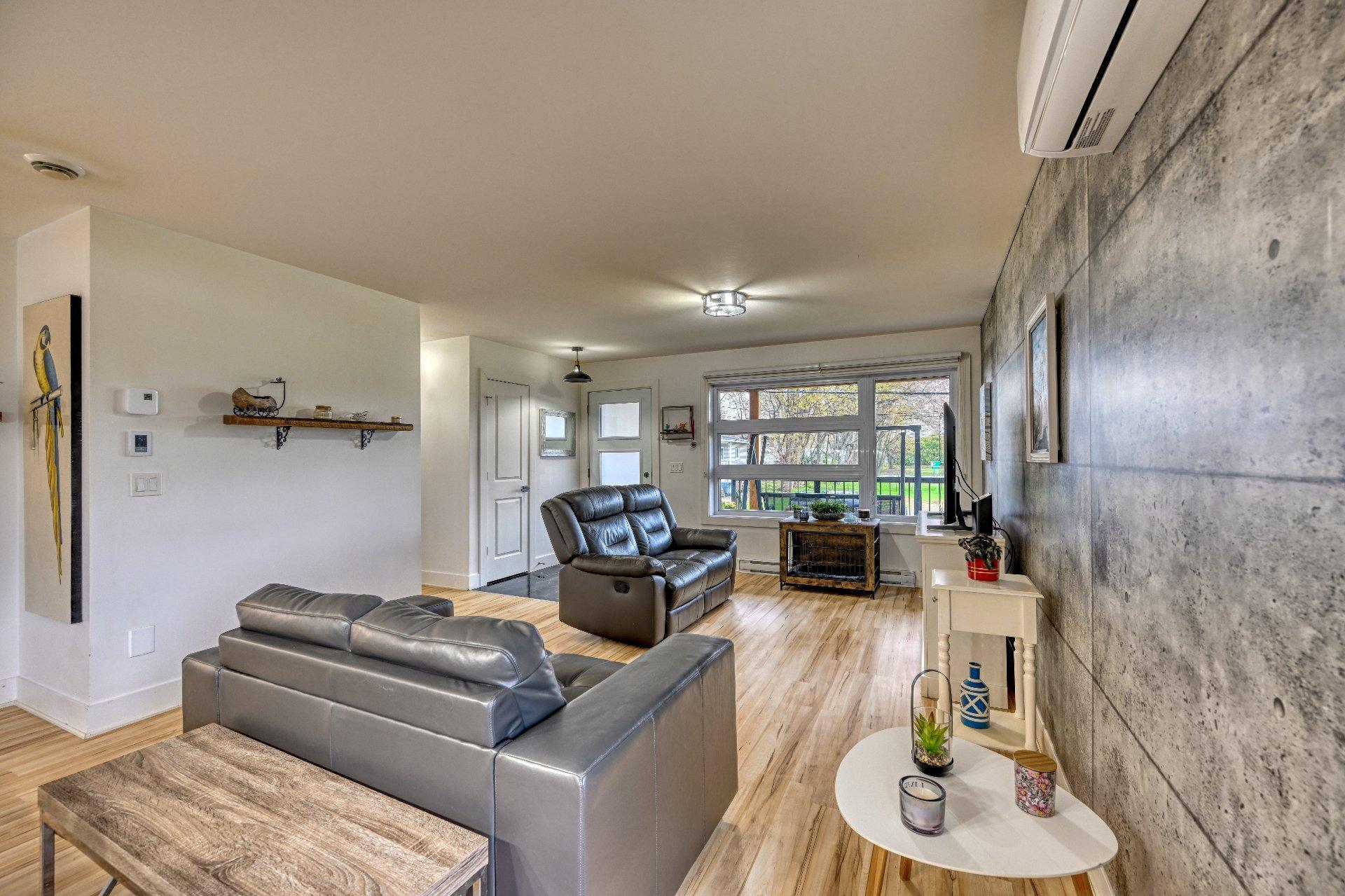 









52Z

 - 52AZ


31e Avenue

,
Sainte-Marthe-sur-le-Lac,




QC
J0N1P0

