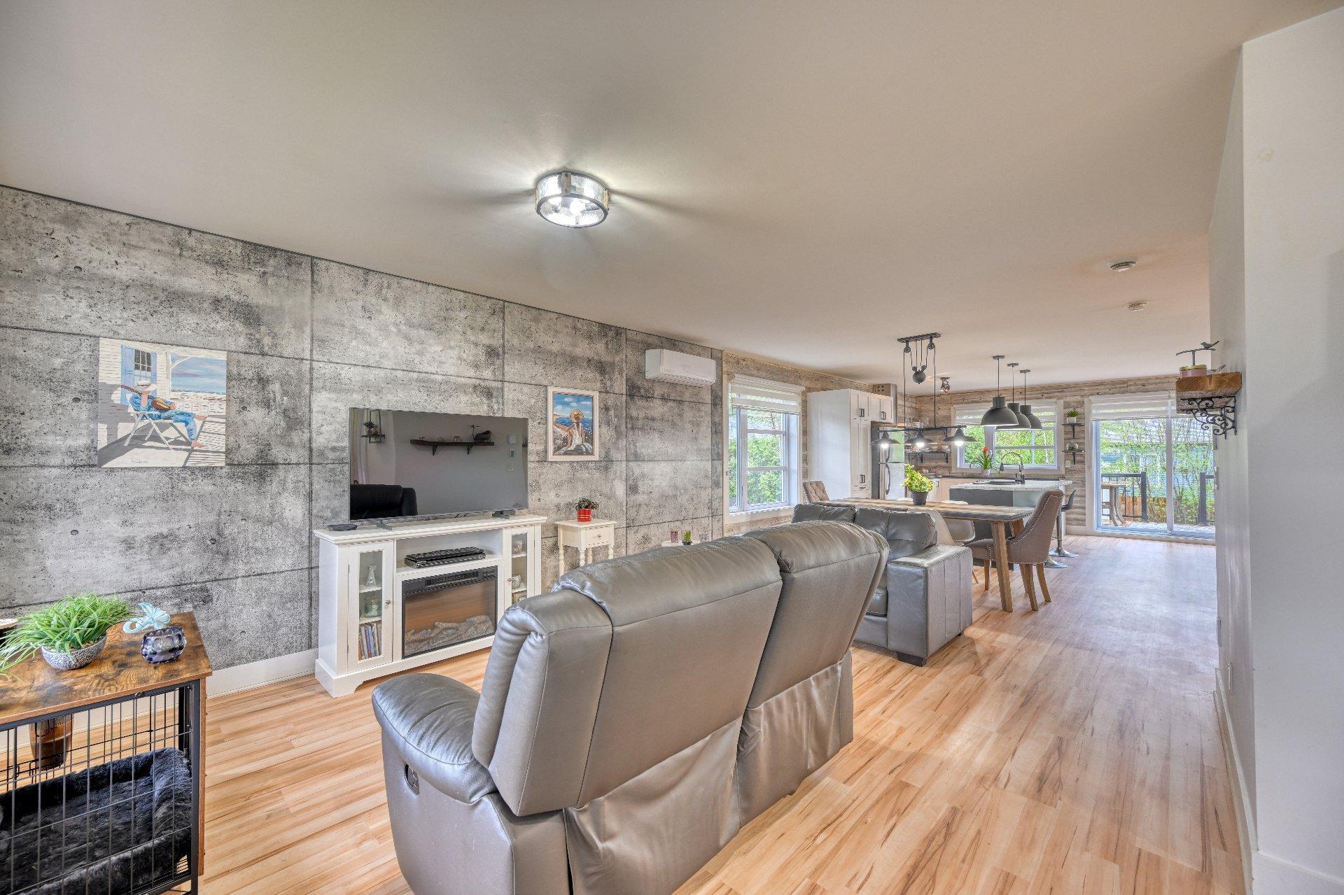 









52Z

 - 52AZ


31e Avenue

,
Sainte-Marthe-sur-le-Lac,




QC
J0N1P0

