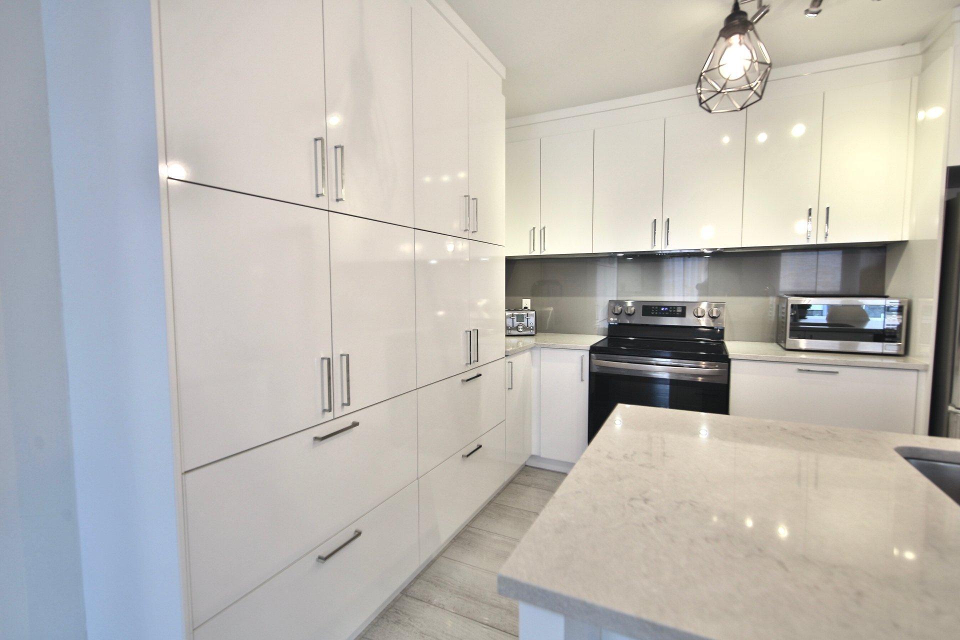 









855


Ch. Tiffin

, 401,
Longueuil (Le Vieux-Longueuil),




QC
J4P3G6

