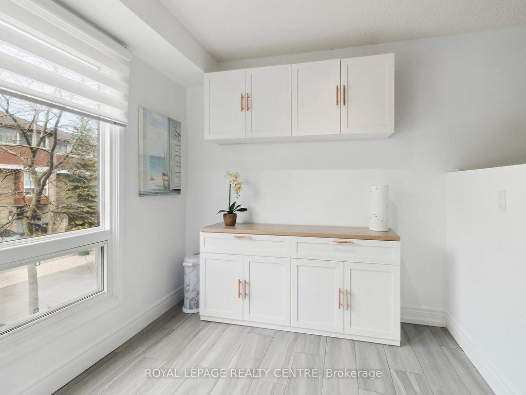









915


Inverhouse

Drive, 69,
Mississauga,




ON
L5J 4B2

