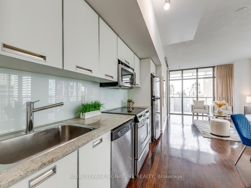 









33


Charles

Street East, 2009,
Toronto,




ON
M4Y 1R9

