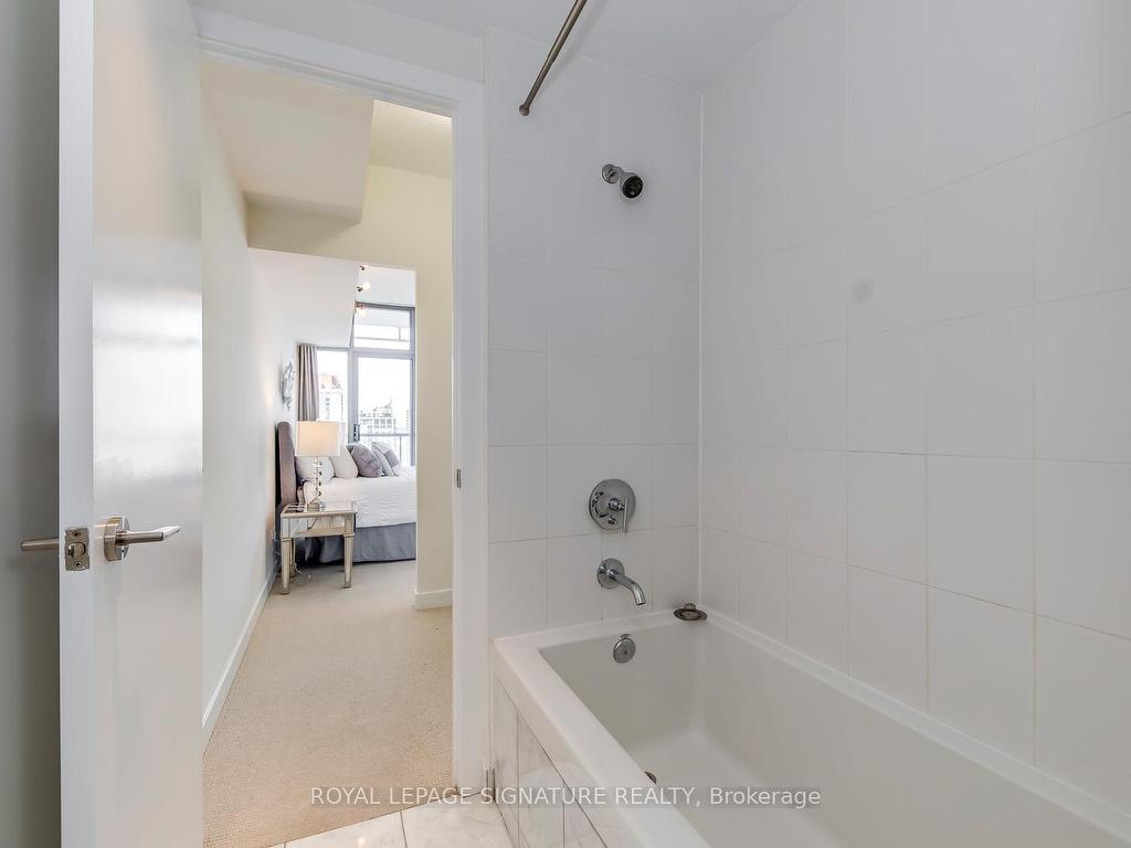 









33


Charles

Street East, 2009,
Toronto,




ON
M4Y 1R9

