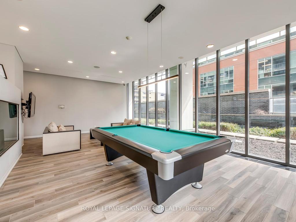 









33


Charles

Street East, 2009,
Toronto,




ON
M4Y 1R9

