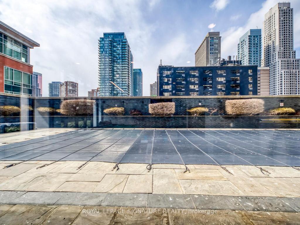 









33


Charles

Street East, 2009,
Toronto,




ON
M4Y 1R9

