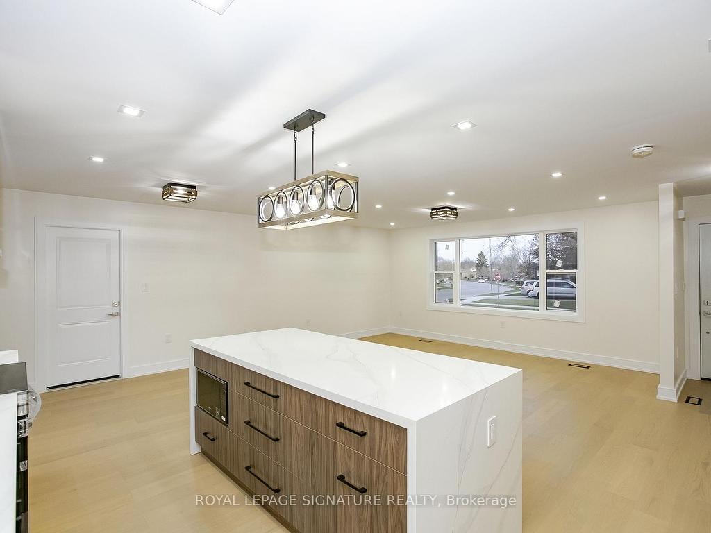 









633


Green Meadow

Crescent North,
Waterloo,




ON
N2V 1E1

