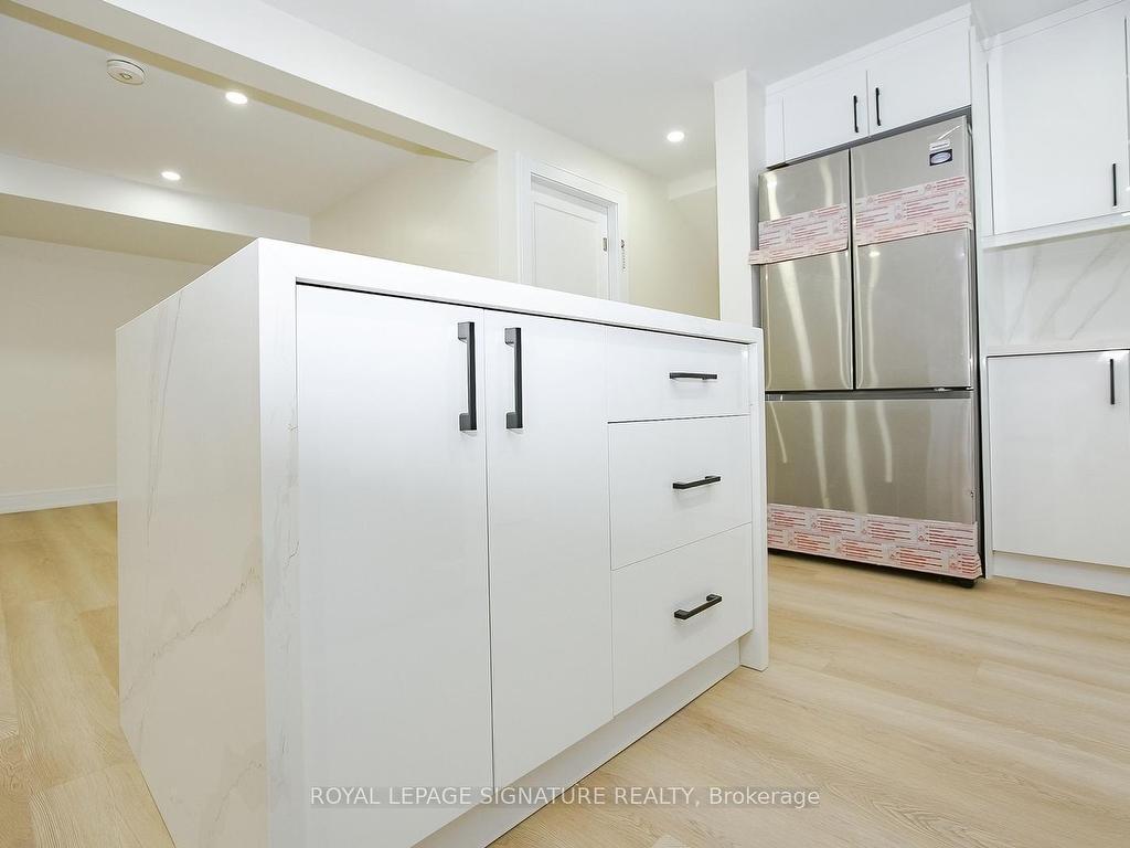 









633


Green Meadow

Crescent North,
Waterloo,




ON
N2V 1E1

