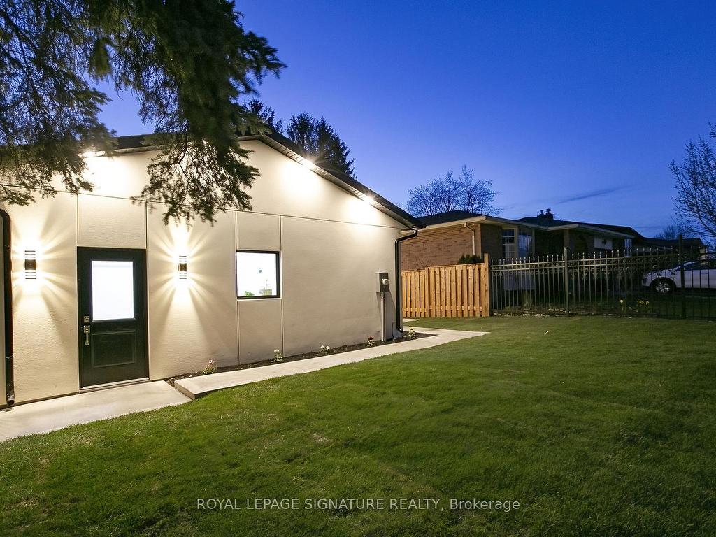 









633


Green Meadow

Crescent North,
Waterloo,




ON
N2V 1E1

