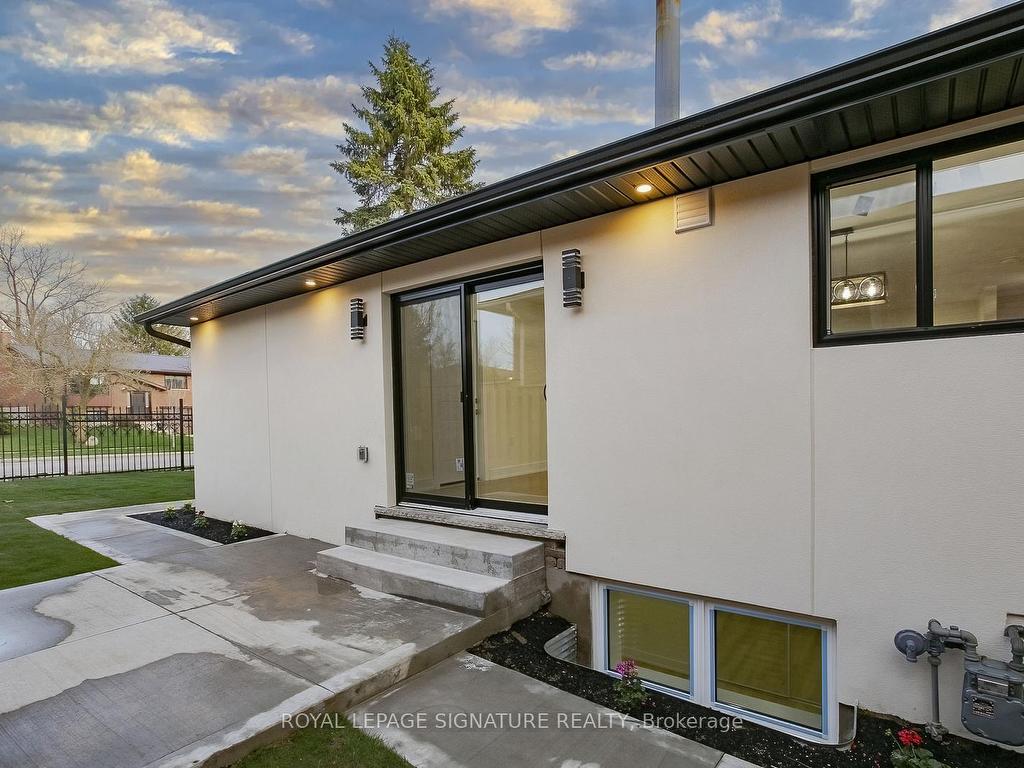 









633


Green Meadow

Crescent North,
Waterloo,




ON
N2V 1E1

