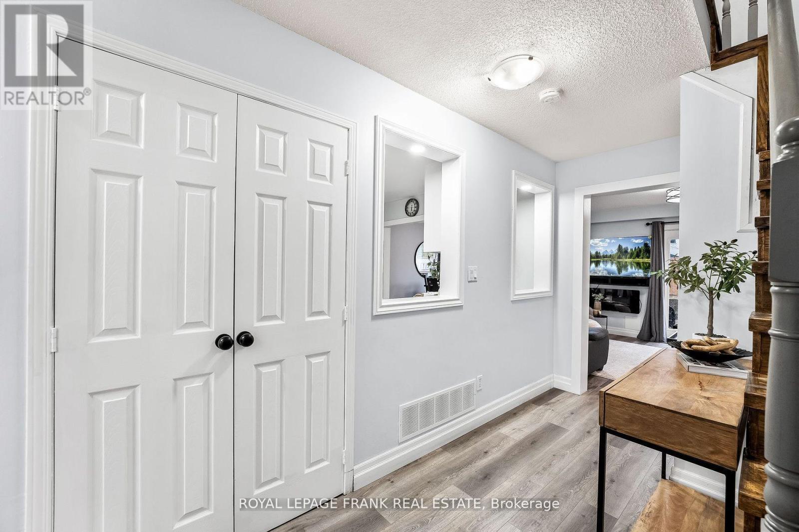 












26 RICKABY STREET

,
Clarington (Bowmanville),




Ontario
L1C4X6

