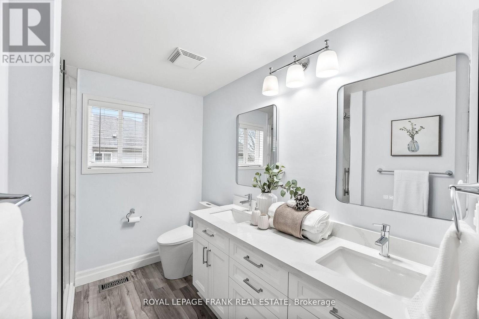 












26 RICKABY STREET

,
Clarington (Bowmanville),




Ontario
L1C4X6


