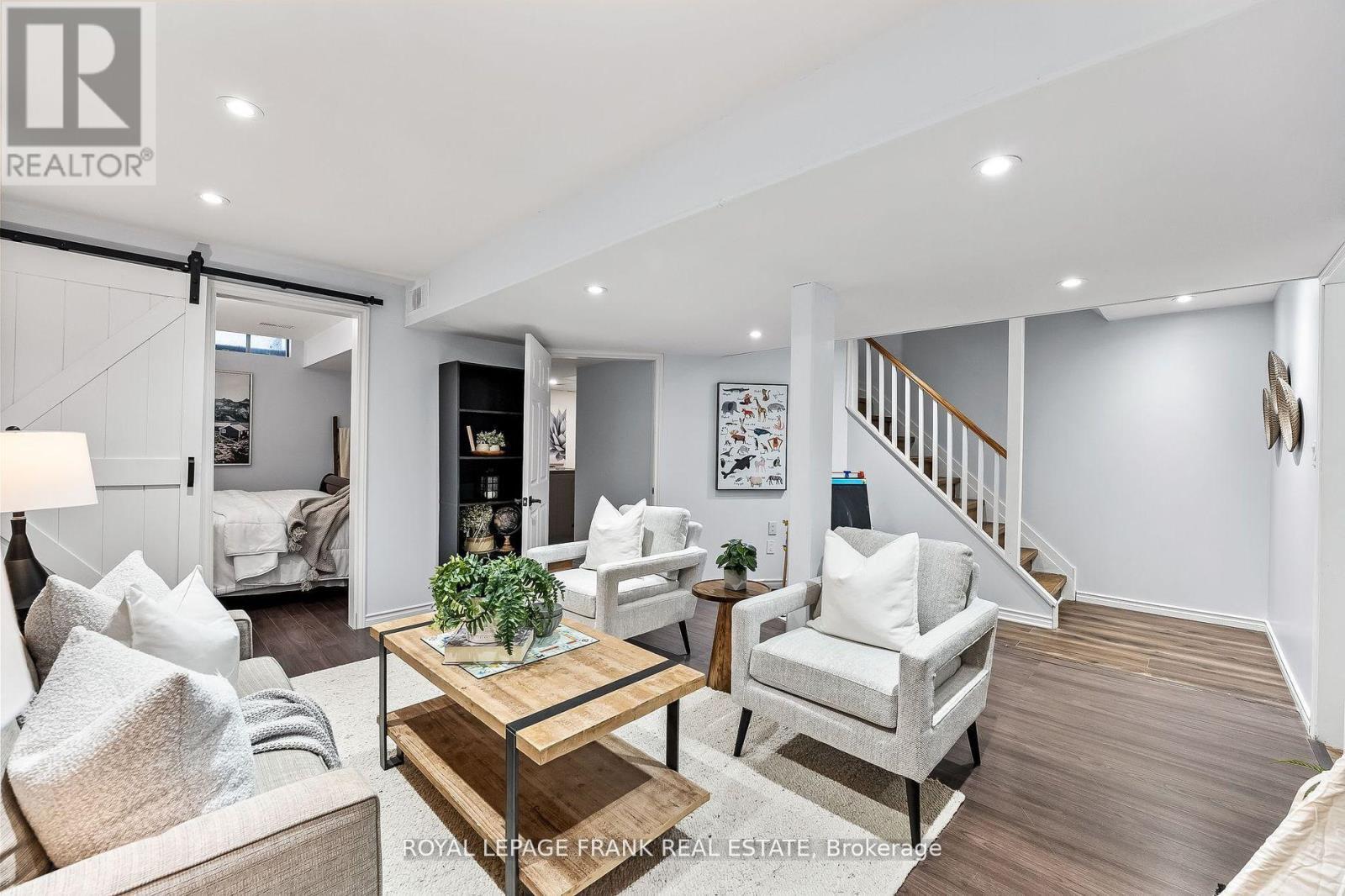 












26 RICKABY STREET

,
Clarington (Bowmanville),




Ontario
L1C4X6


