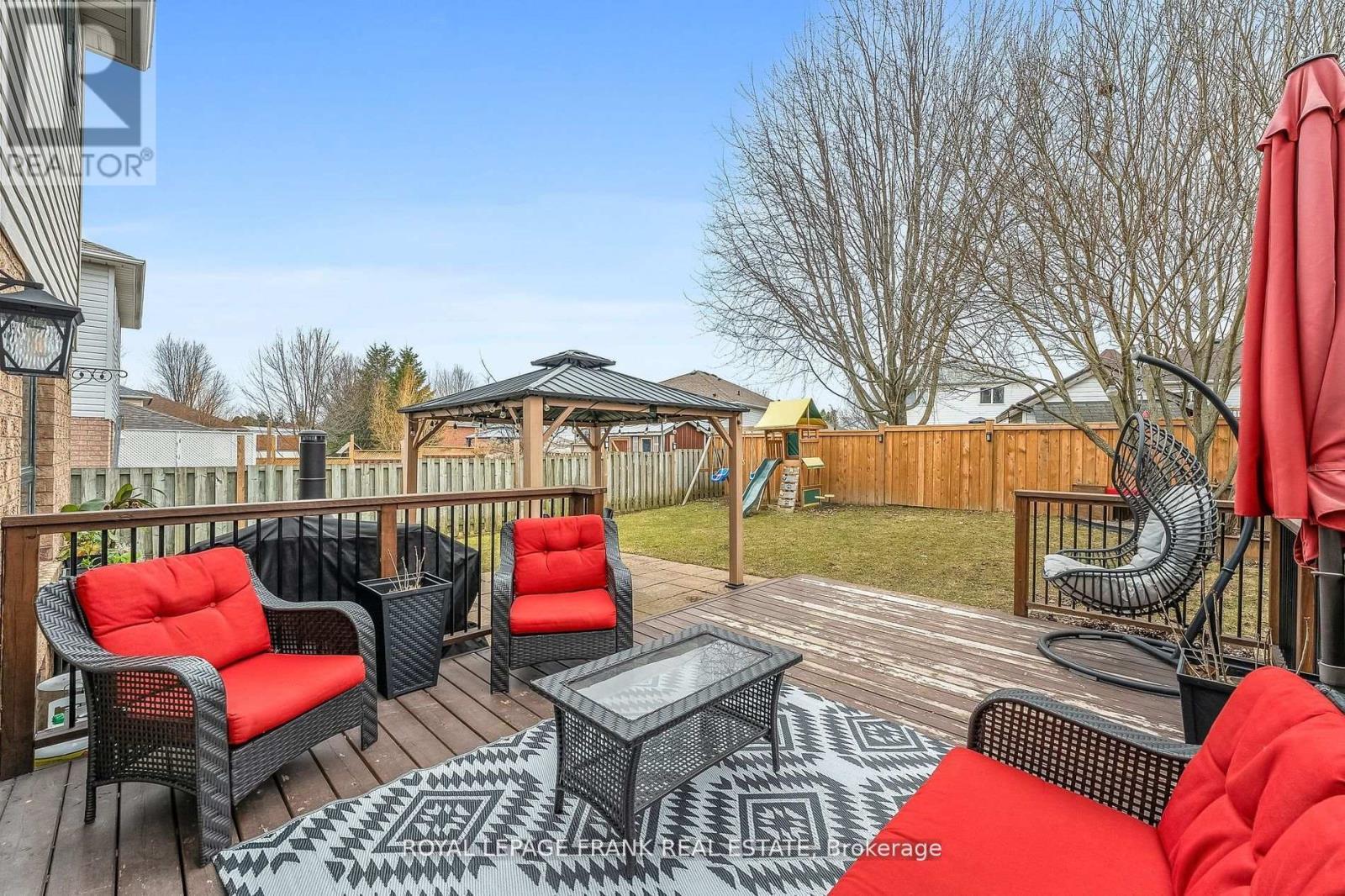 












26 RICKABY STREET

,
Clarington (Bowmanville),




Ontario
L1C4X6

