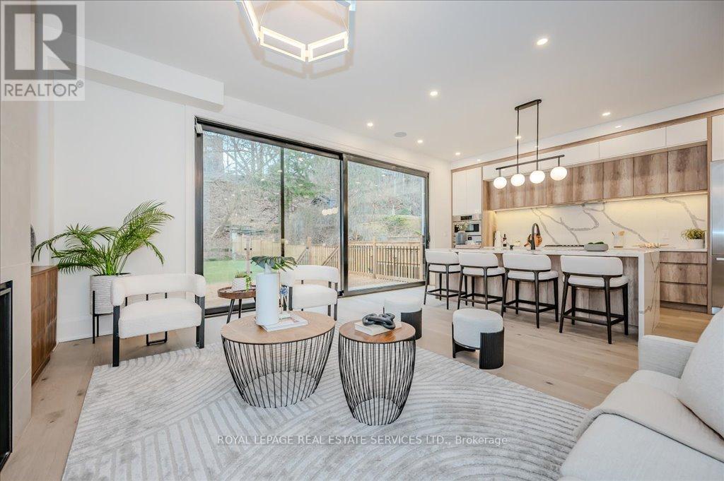 












78 SOUTH KINGSWAY

,
Toronto,




Ontario
M6S3T3

