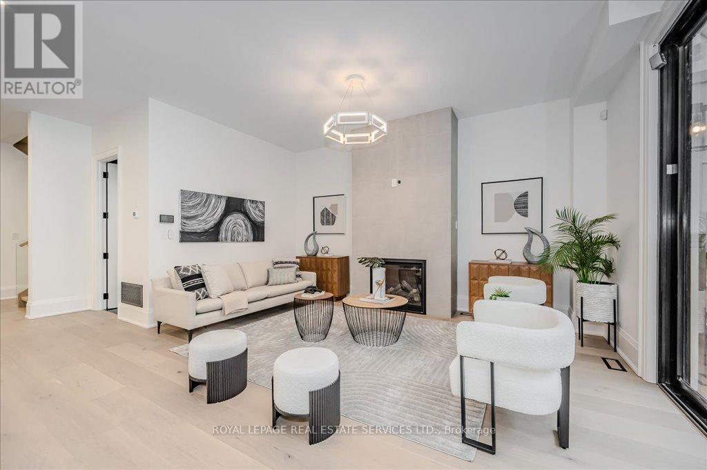 












78 SOUTH KINGSWAY

,
Toronto,




Ontario
M6S3T3

