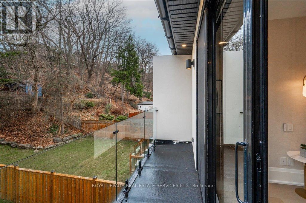 












78 SOUTH KINGSWAY

,
Toronto,




Ontario
M6S3T3

