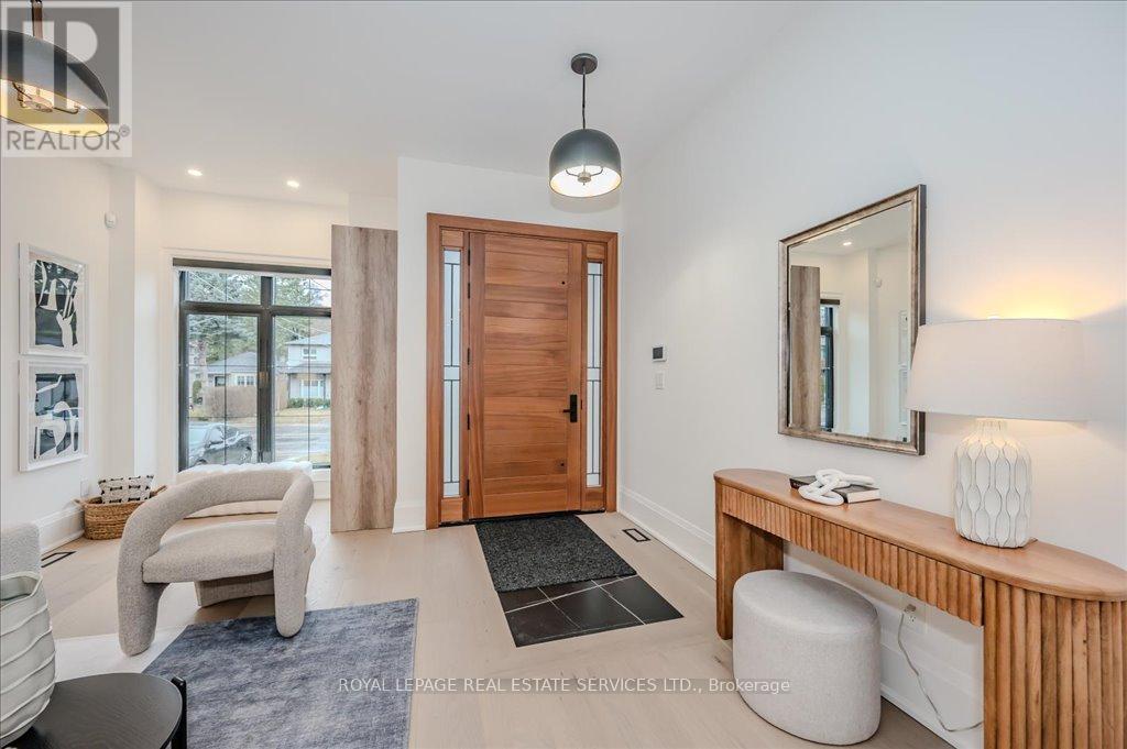 












78 SOUTH KINGSWAY

,
Toronto,




Ontario
M6S3T3

