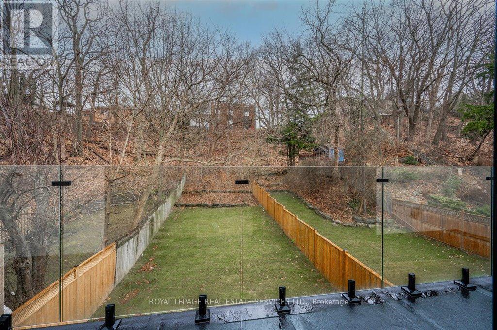 












78 SOUTH KINGSWAY

,
Toronto,




Ontario
M6S3T3

