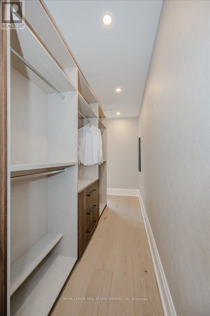 












78 SOUTH KINGSWAY

,
Toronto,




Ontario
M6S3T3

