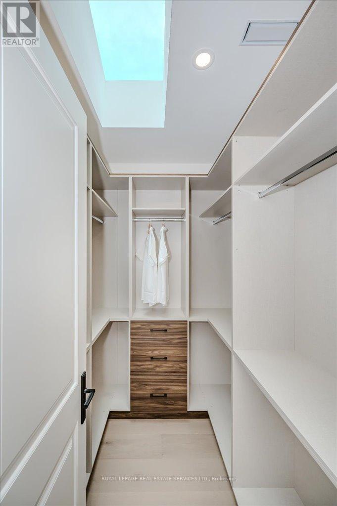 












78 SOUTH KINGSWAY

,
Toronto,




Ontario
M6S3T3


