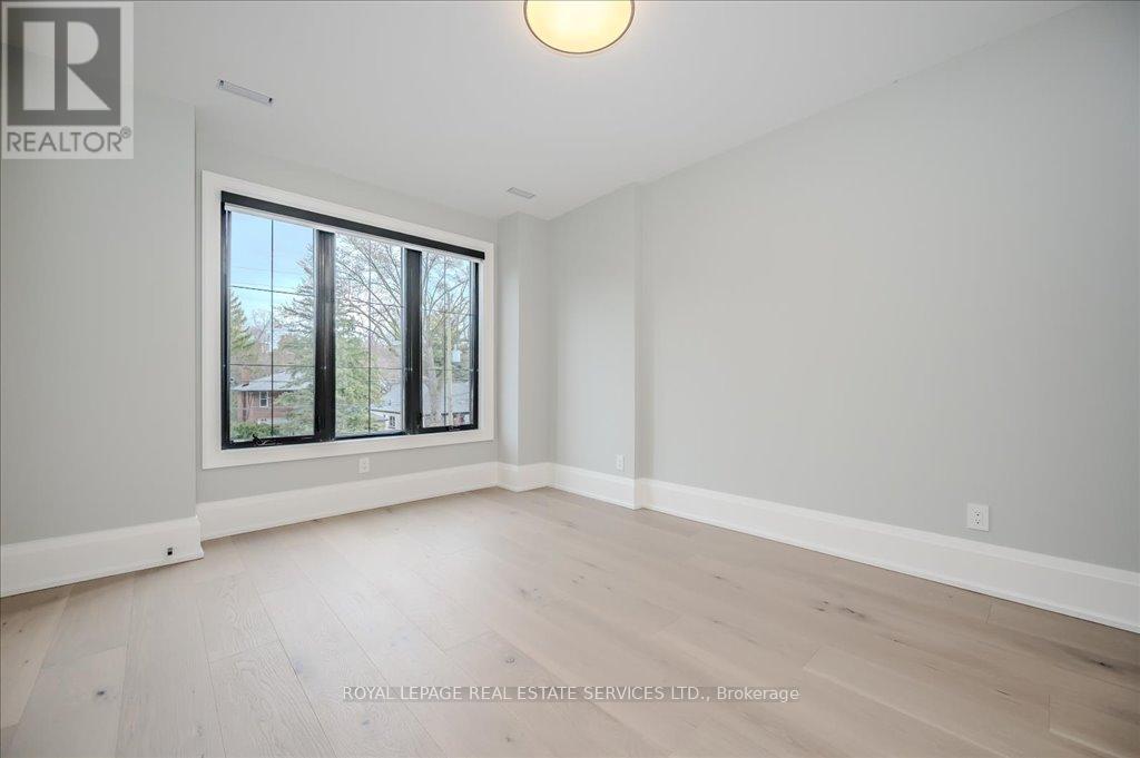 












78 SOUTH KINGSWAY

,
Toronto,




Ontario
M6S3T3


