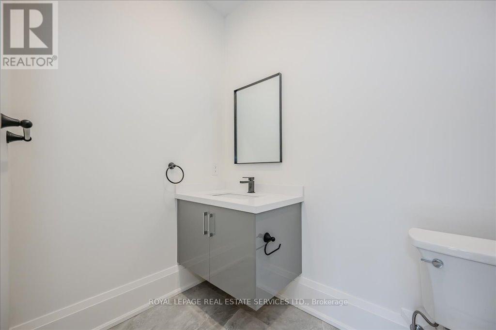 












78 SOUTH KINGSWAY

,
Toronto,




Ontario
M6S3T3

