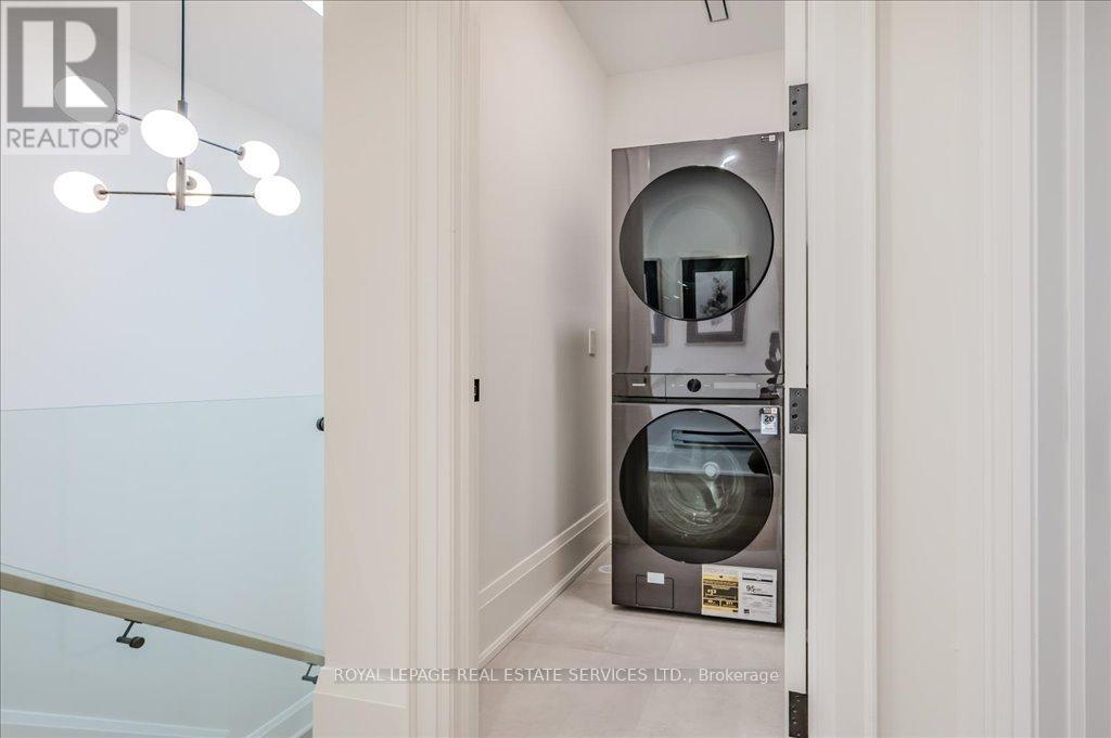 












78 SOUTH KINGSWAY

,
Toronto,




Ontario
M6S3T3

