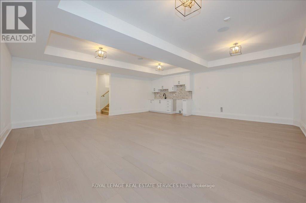 












78 SOUTH KINGSWAY

,
Toronto,




Ontario
M6S3T3

