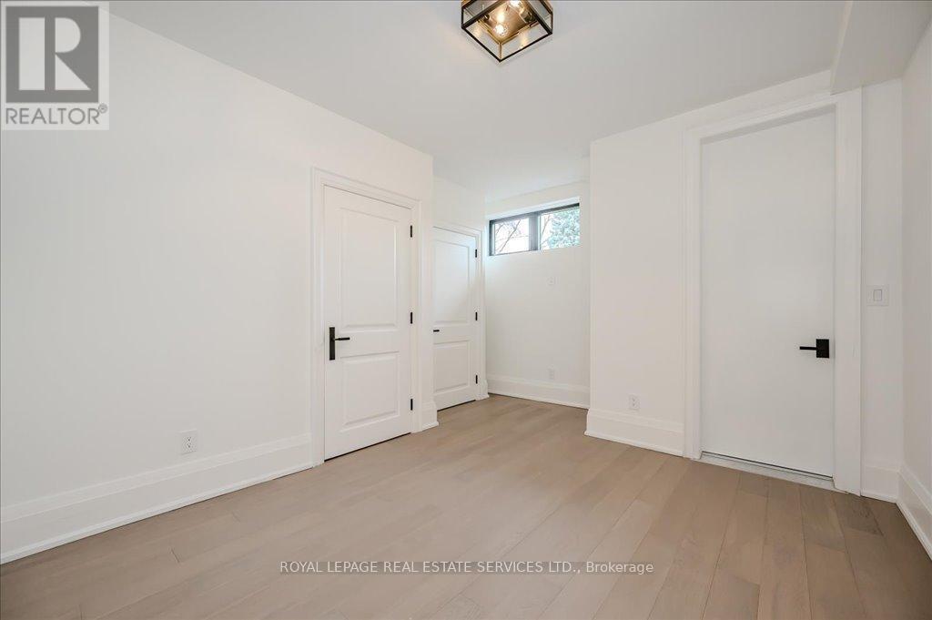












78 SOUTH KINGSWAY

,
Toronto,




Ontario
M6S3T3

